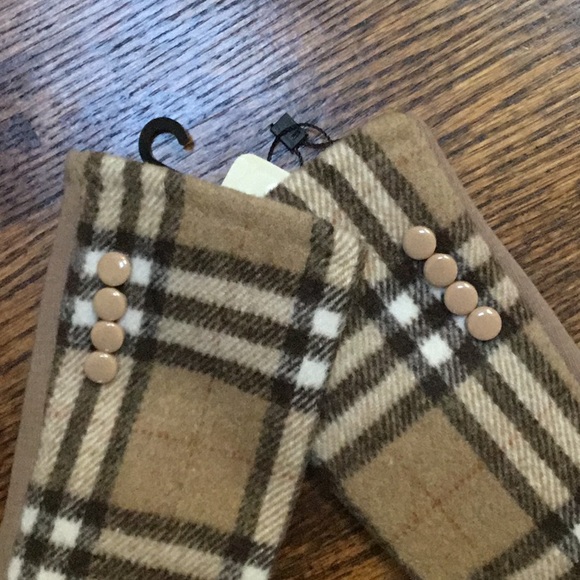 Burberry Print Gloves - Picture 5 of 6